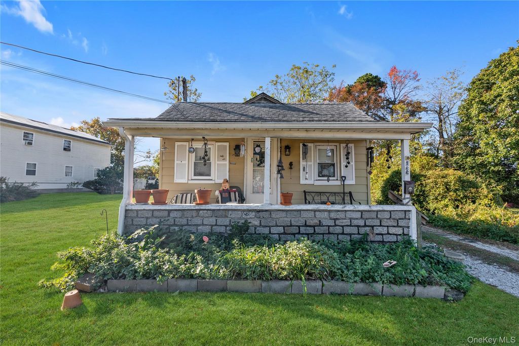 166 & 170 Woodrow Parkway, West Babylon, NY 11704