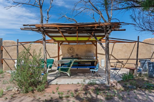28 Rainbows End, Cerrillos, NM 87010