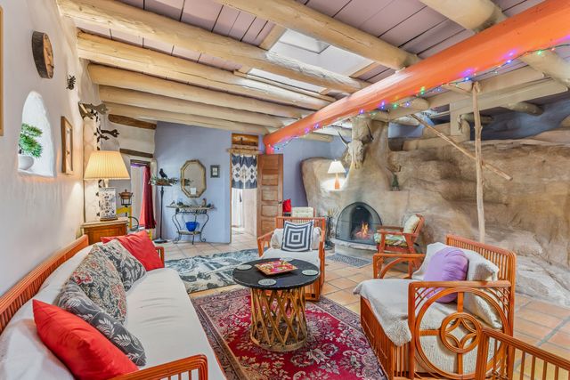 28 Rainbows End, Cerrillos, NM 87010