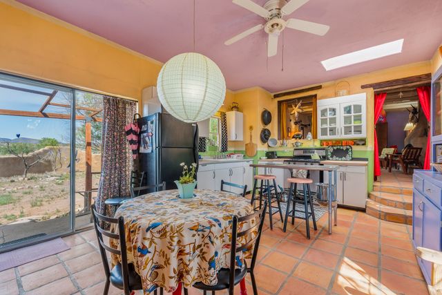 28 Rainbows End, Cerrillos, NM 87010