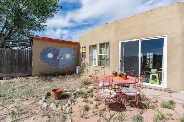 28 Rainbows End, Cerrillos, NM 87010