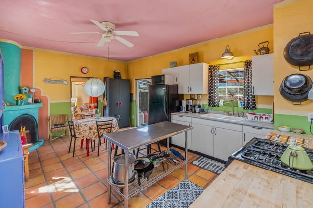 28 Rainbows End, Cerrillos, NM 87010