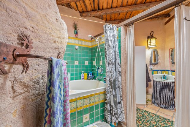 28 Rainbows End, Cerrillos, NM 87010