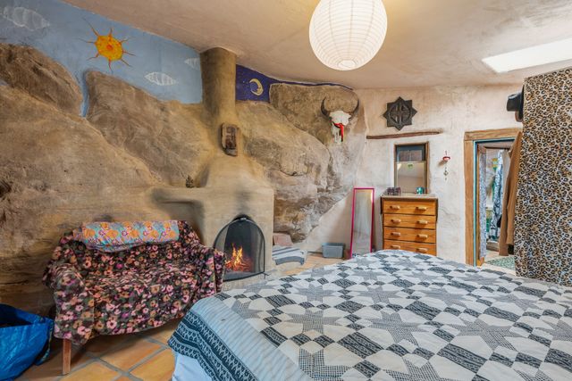 28 Rainbows End, Cerrillos, NM 87010