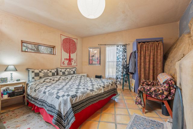 28 Rainbows End, Cerrillos, NM 87010