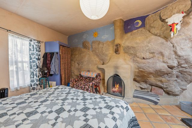 28 Rainbows End, Cerrillos, NM 87010