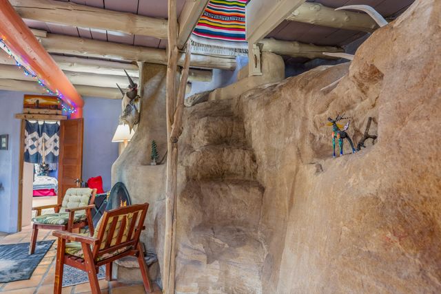 28 Rainbows End, Cerrillos, NM 87010
