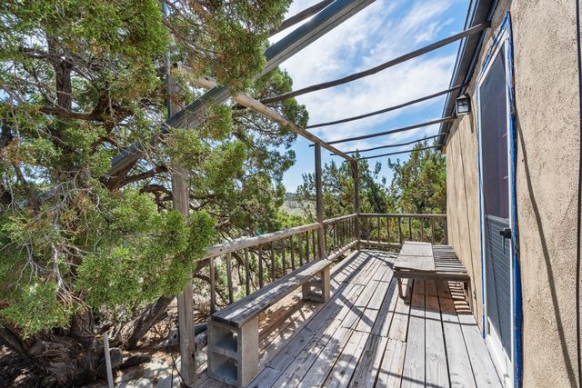 28 Rainbows End, Cerrillos, NM 87010