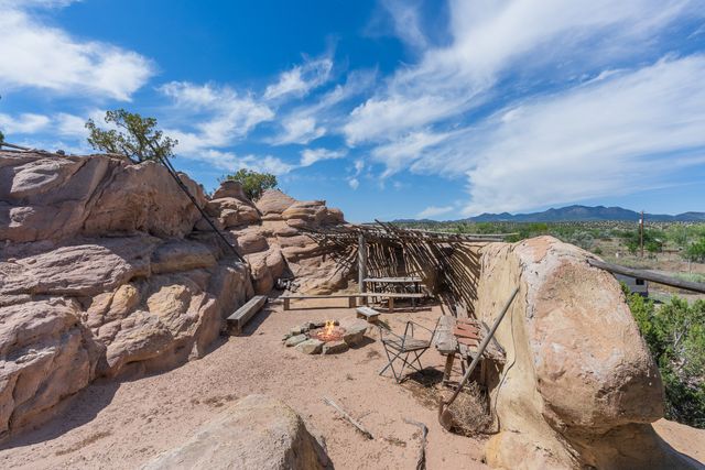 28 Rainbows End, Cerrillos, NM 87010