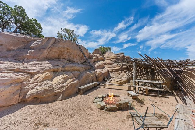 28 Rainbows End, Cerrillos, NM 87010