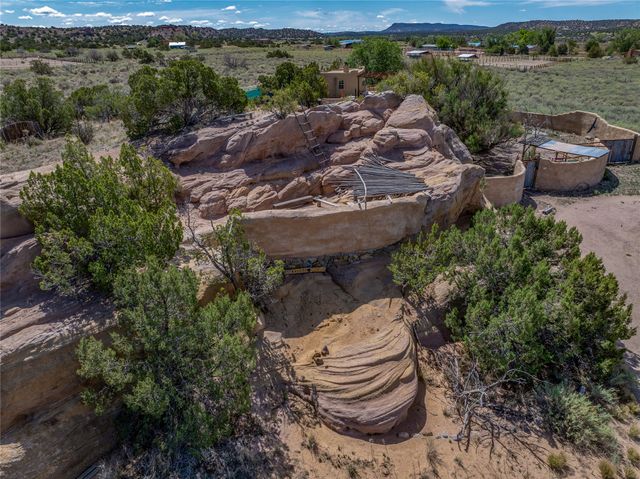 28 Rainbows End, Cerrillos, NM 87010