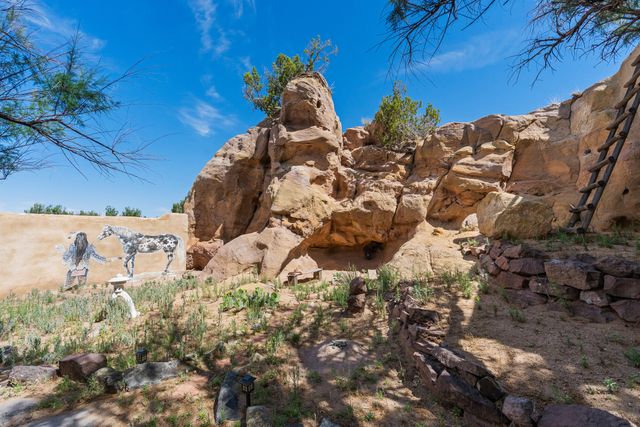 28 Rainbows End, Cerrillos, NM 87010