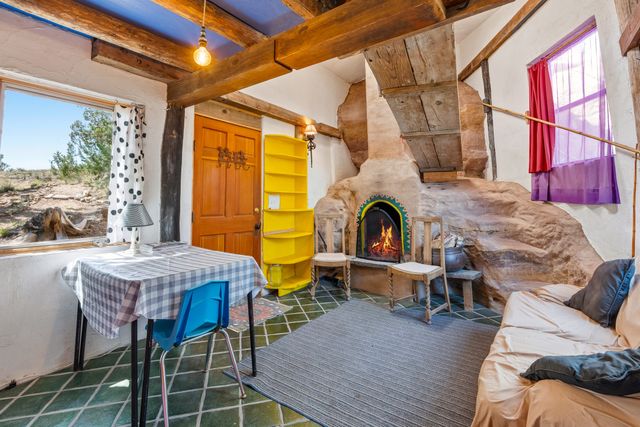 28 Rainbows End, Cerrillos, NM 87010