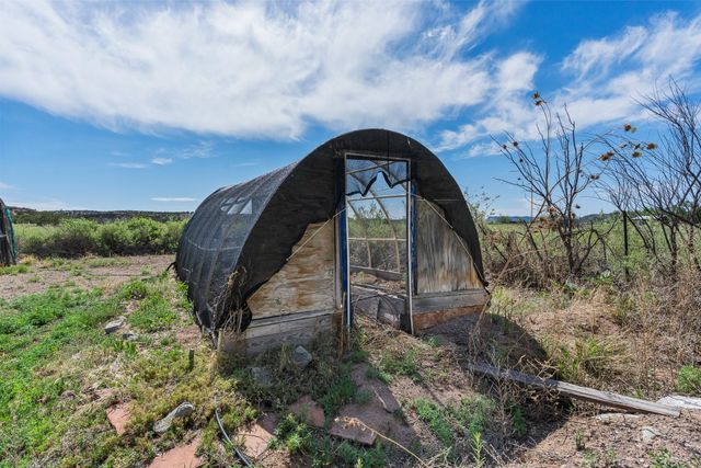 28 Rainbows End, Cerrillos, NM 87010
