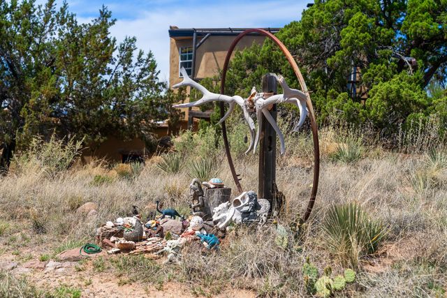 28 Rainbows End, Cerrillos, NM 87010