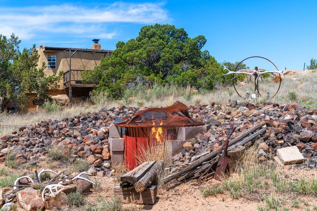 28 Rainbows End, Cerrillos, NM 87010