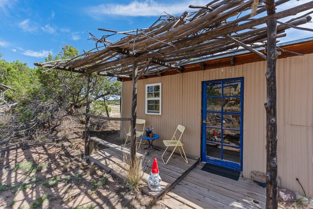 28 Rainbows End, Cerrillos, NM 87010