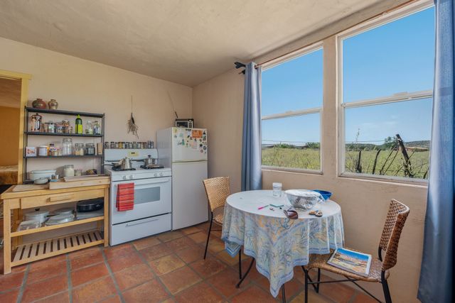 28 Rainbows End, Cerrillos, NM 87010