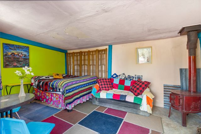 28 Rainbows End, Cerrillos, NM 87010