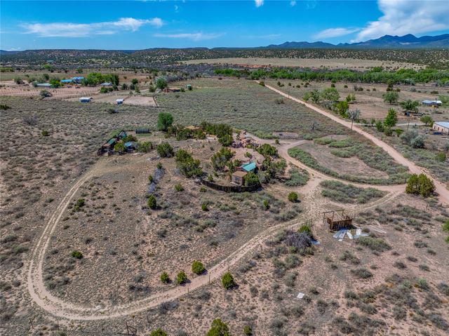 28 Rainbows End, Cerrillos, NM 87010