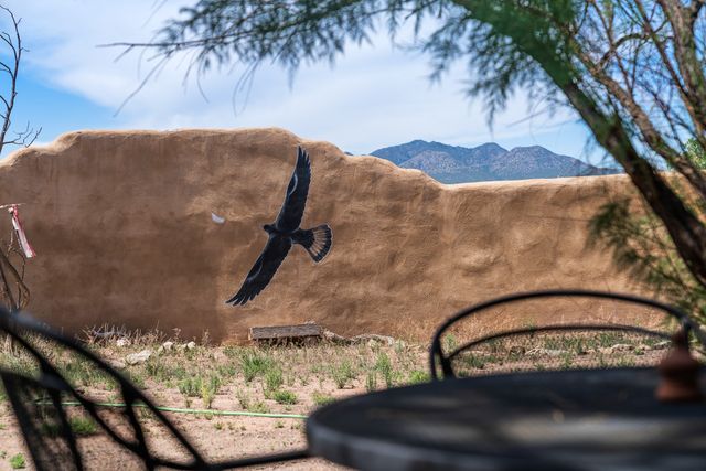 28 Rainbows End, Cerrillos, NM 87010