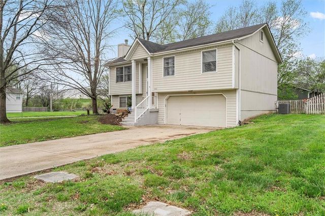 8812 Golden Lane, De Soto, KS 66018