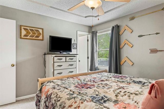 8812 Golden Lane, De Soto, KS 66018
