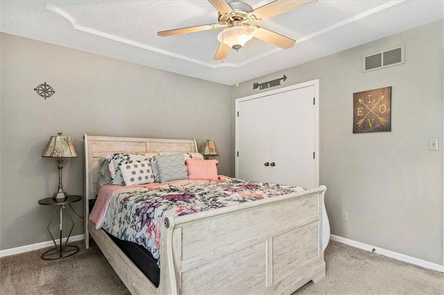 8812 Golden Lane, De Soto, KS 66018