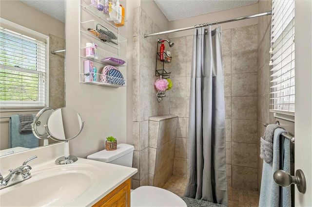 8812 Golden Lane, De Soto, KS 66018