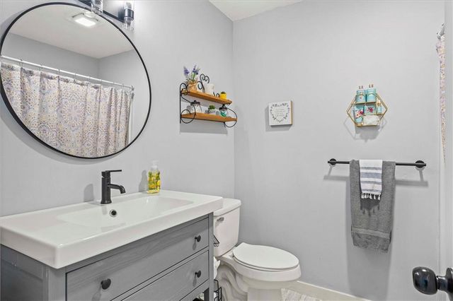 8812 Golden Lane, De Soto, KS 66018