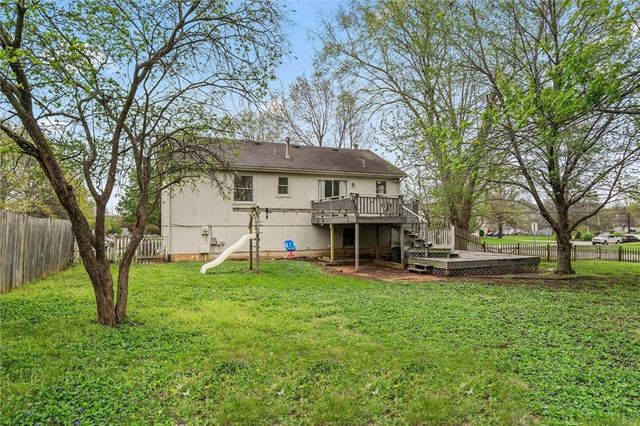 8812 Golden Lane, De Soto, KS 66018