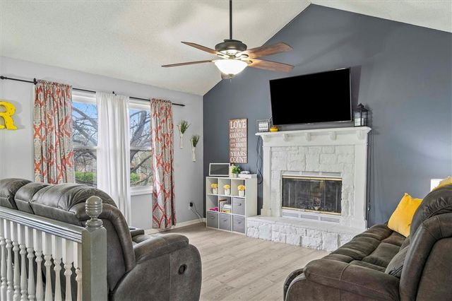 8812 Golden Lane, De Soto, KS 66018