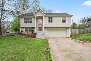 8812 Golden Lane, De Soto, KS 66018