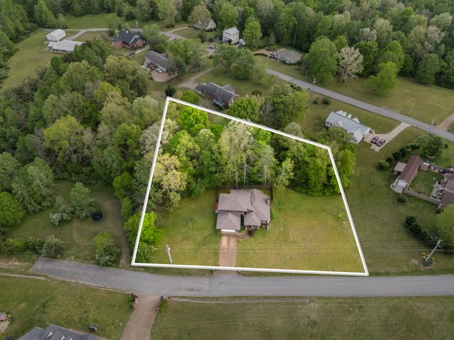 1212 Rosewood Dr, Centerville, TN 37033