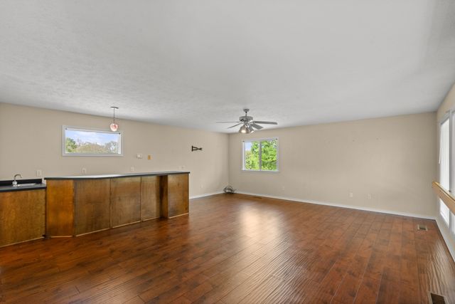 1212 Rosewood Dr, Centerville, TN 37033
