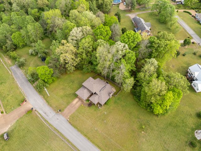 1212 Rosewood Dr, Centerville, TN 37033