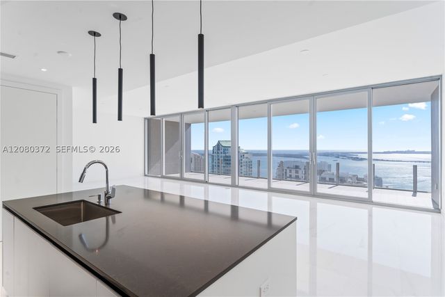 300 Biscayne Blvd Way 4102, Miami, FL 33131