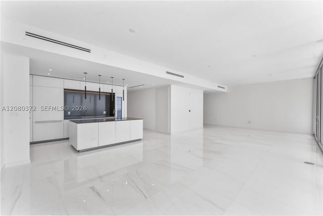 300 Biscayne Blvd Way 4102, Miami, FL 33131