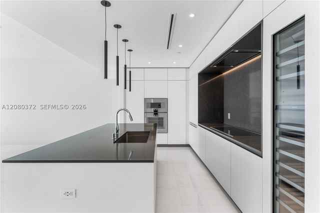 300 Biscayne Blvd Way 4102, Miami, FL 33131