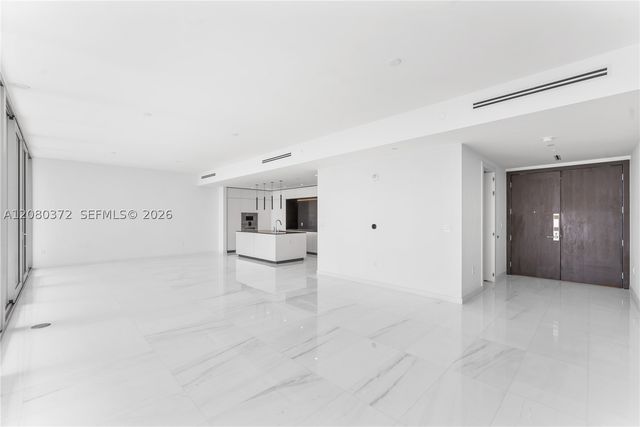 300 Biscayne Blvd Way 4102, Miami, FL 33131