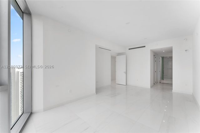 300 Biscayne Blvd Way 4102, Miami, FL 33131