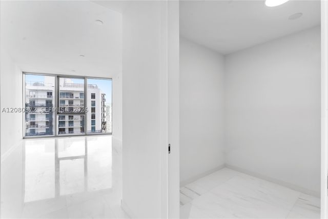 300 Biscayne Blvd Way 4102, Miami, FL 33131