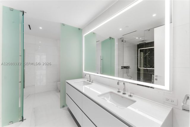 300 Biscayne Blvd Way 4102, Miami, FL 33131