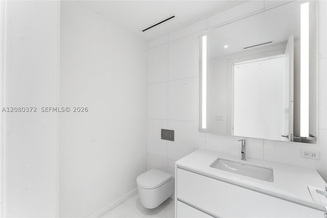 300 Biscayne Blvd Way 4102, Miami, FL 33131