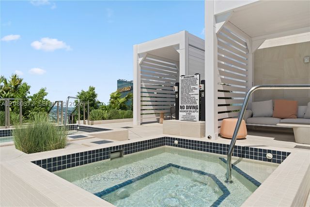 300 Biscayne Blvd Way 4102, Miami, FL 33131