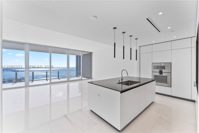 300 Biscayne Blvd Way 4102, Miami, FL 33131