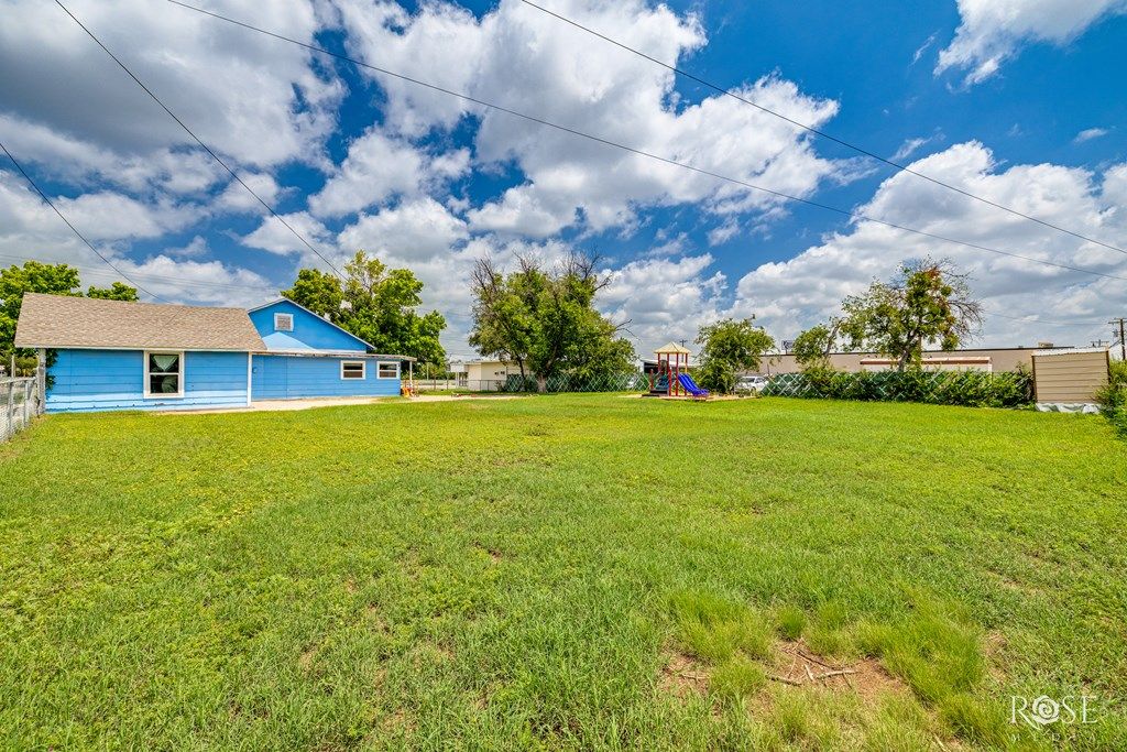 Image 27 of property listing at 1823 Freeland Ave, San Angelo, TX 76901