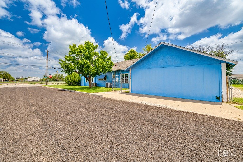 Image 5 of property listing at 1823 Freeland Ave, San Angelo, TX 76901
