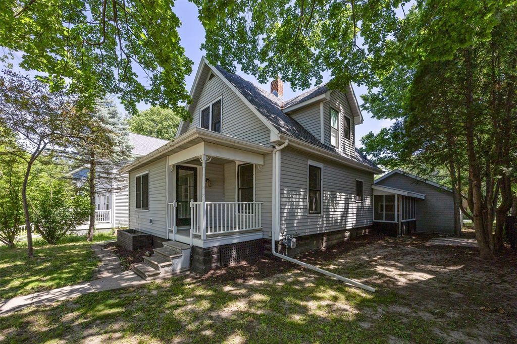 818 Rundell St, Iowa City, IA 52240