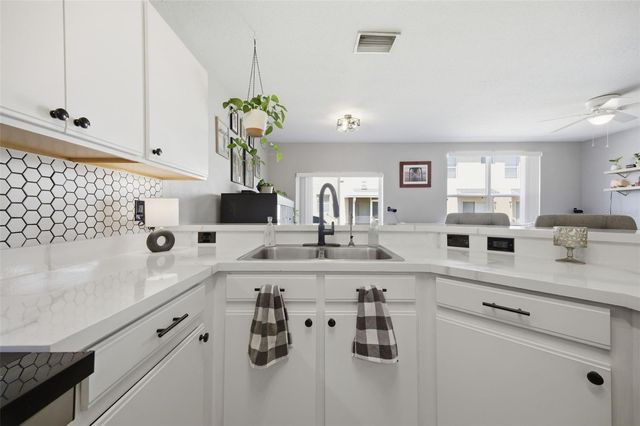 9769 CARLSDALE DRIVE, Riverview, FL 33578
